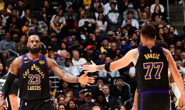 博鱼官网-不老神话！41岁詹皇轰30+准三双：伤病拦不住他