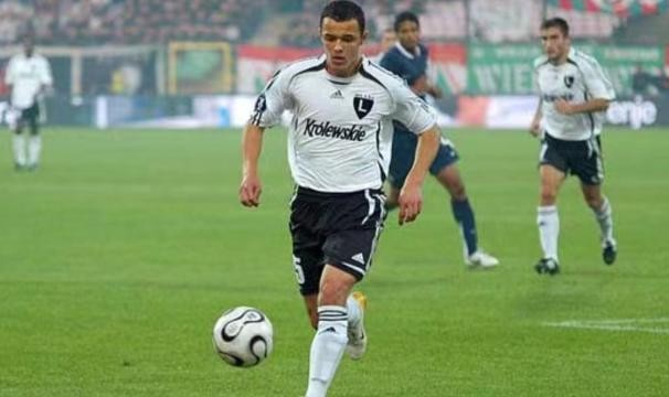 那个把莱万挤到第3级联赛的人 被酒精毁掉了青春…