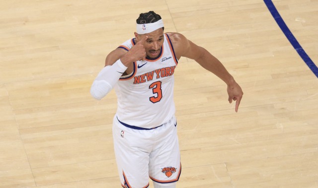 博鱼体育官网-NBA合并以来目前仅3人总决赛场均15板：摩西·马龙、约基奇、哈特