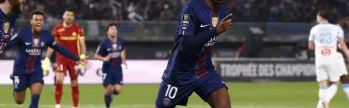 博鱼官网-巴黎球星登贝莱现身慈善音乐会献唱，观众高呼金球奖致敬|乌斯曼·登贝莱|法国|巴黎圣日耳曼|里尔|流行乐_新浪体育_新浪新闻