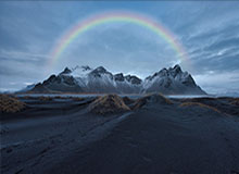 约旦门将扑出日本点球后挥拳庆祝，没想到皮球却弹进球门