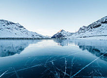 约旦门将扑出日本点球后挥拳庆祝，没想到皮球却弹进球门